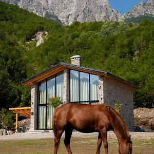  Villa Ujevara E Vogel Albanië